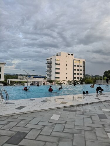 Lovely 3-bedrooms fully furnished condo with pool