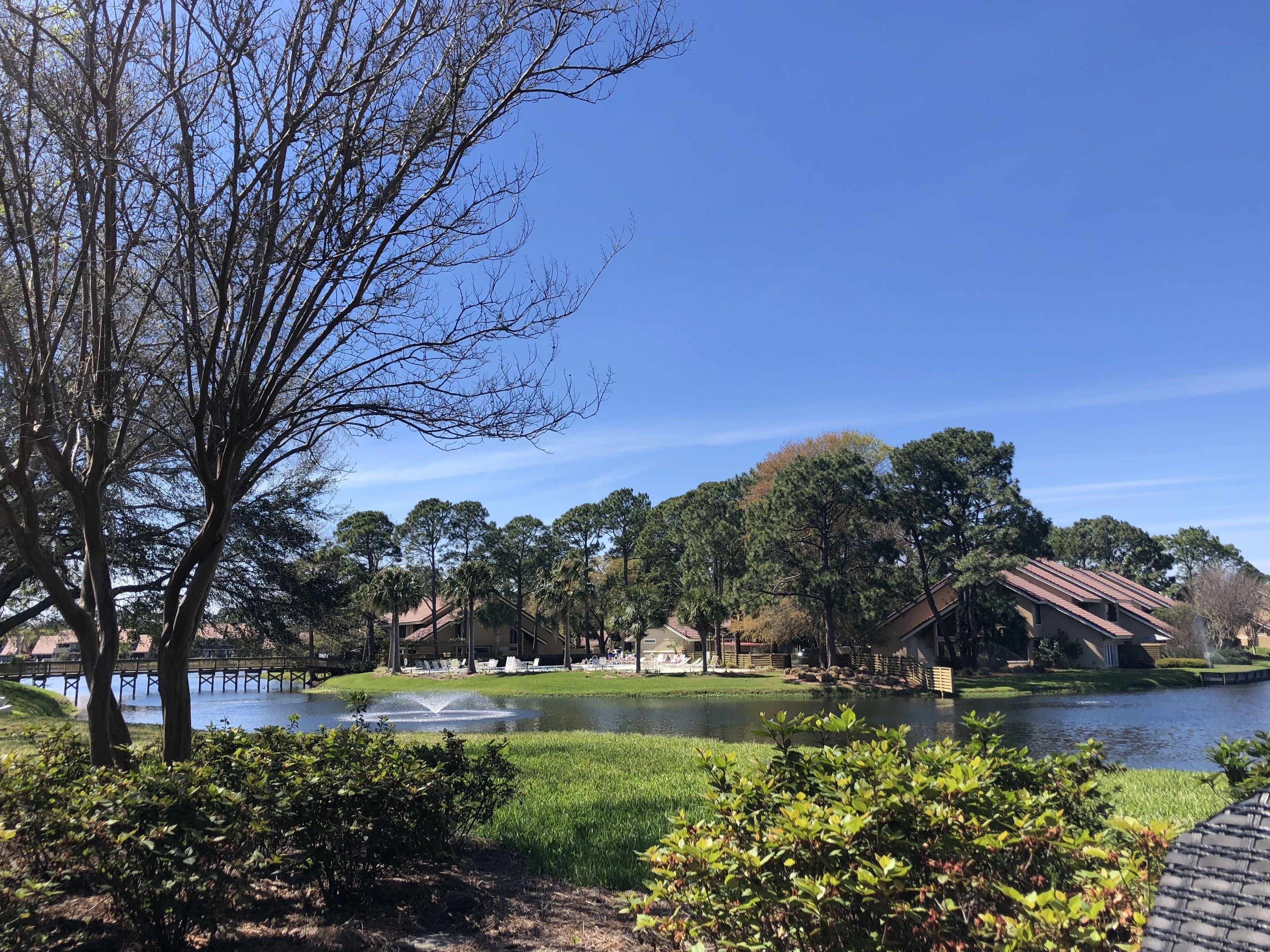 Sandestin Townhome on beach side of resort, sleeps 6, sitting on Lake Horseshoe.