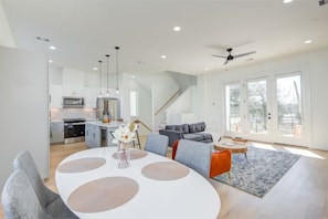 Interior - New! Cozy and Elegant Townhome- 2 miles from Downtown (Houston)