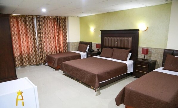 Dormitorio compartido básico | Wifi gratis y ropa de cama