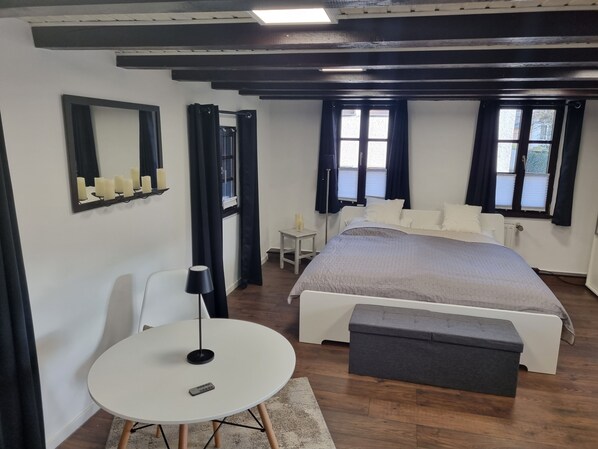 2 bedrooms, desk, travel cot, free WiFi