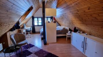 2 Schlafzimmer, Schreibtisch, Reisekinderbett, kostenloses WLAN