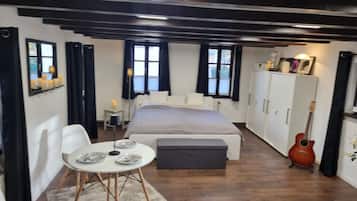 2 bedrooms, desk, travel cot, free WiFi