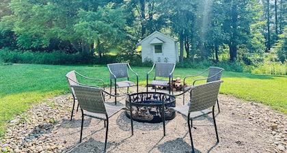 The Hocking Cottage: WiFi/Hot Tub/Arcades/Fire Pit/Streaming Tv: On 10 Acres