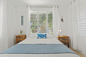 4 bedrooms, desk, iron/ironing board, travel cot - Punta Aguila Beach House/Pool/ Billiard Table/ 7 beds + 2 Private rooms (Pole Ojea)