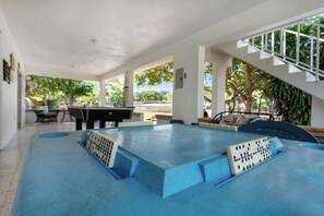 Outdoor dining - Punta Aguila Beach House/Pool/ Billiard Table/ 7 beds + 2 Private rooms (Pole Ojea)