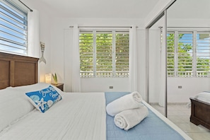 4 bedrooms, desk, iron/ironing board, travel crib