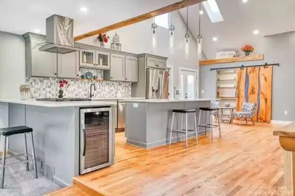 Frigorífic, microones, forn i placa de cuina 