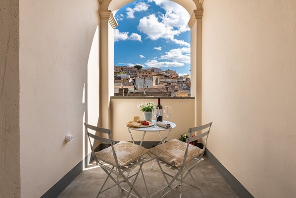 Junior Double or Twin Room | Egyptian cotton sheets, premium bedding, down comforters, minibar - Palazzo Cherchi (Dorgali)