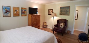 3 bedrooms, desk, iron/ironing board, travel cot - Bay View Ridge: Secluded Home w/Pool and Hot Tub (Royal Oaks)