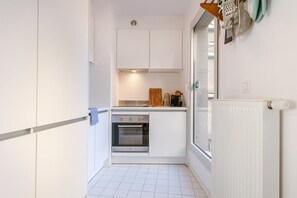 Réfrigérateur, four, plaque de cuisson, lave-vaisselle