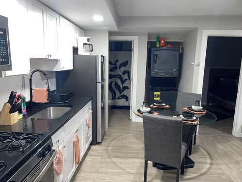 Cozy & Spacious / 3 Min Walk to Yale Hospital