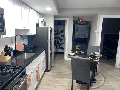 Cozy & Spacious / 3 Min Walk to Yale Hospital