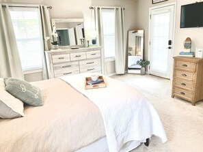 3 bedrooms, desk, iron/ironing board, free WiFi