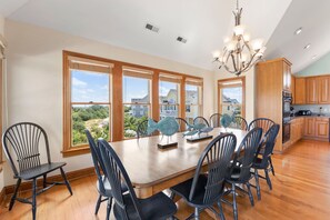Dining - Changes In Attitude: Pool, Hot Tub | Fairway Views (Corolla)