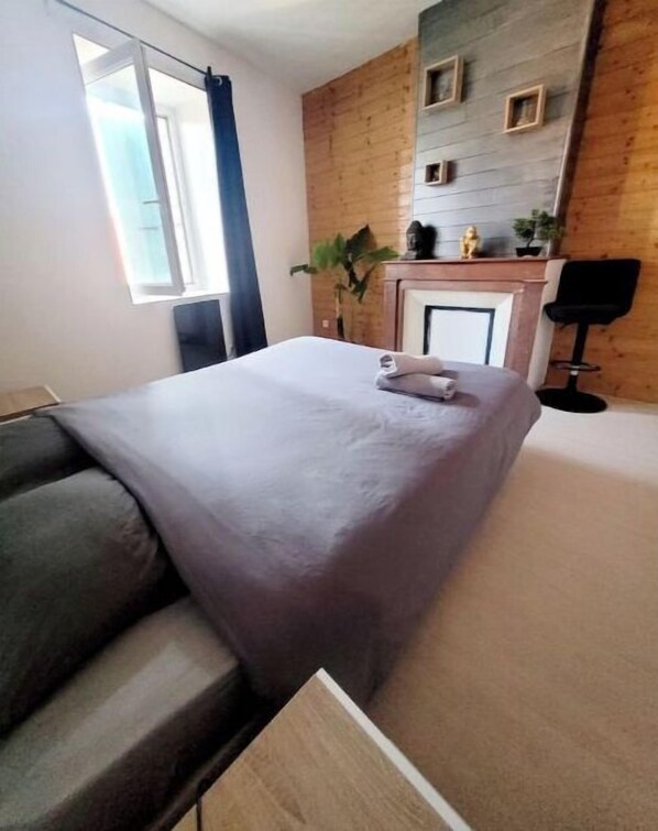 2 chambres, chambres insonorisées, fer et planche à repasser