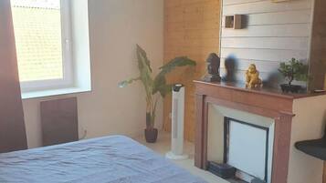 2 bedrooms, soundproofing, iron/ironing board, free WiFi