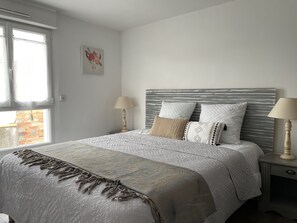 4 makuuhuonetta, silitysrauta/-lauta, vauvan matkasänky, ilmainen Wi-Fi