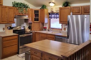Fridge, microwave, oven, stovetop - Beautiful Rocky Mountain Home with Views near Cripple Creek on 1 acre. (Divide)