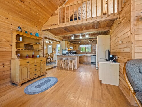 45th Parallel - Where Life Is in Balance         "Spacious Lakefront Cottage"