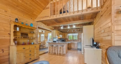 45th Parallel - Where Life Is in Balance "Spacious Lakefront Cottage"