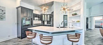 Spacious Parker House on the Colorado River!