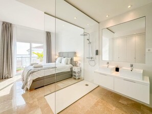 Shower, hair dryer, towels - Paraiso Pueblo 1 |  Smart TV Pool Gym 3 Bedroom (Benahavís)