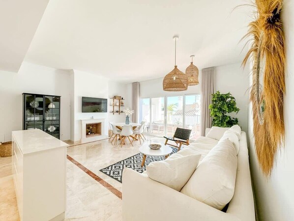 TV, offices - Paraiso Pueblo 1 |  Smart TV Pool Gym 3 Bedroom (Benahavís)