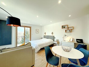 Iron/ironing board, WiFi
