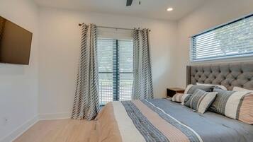 4 bedrooms, iron/ironing board, WiFi