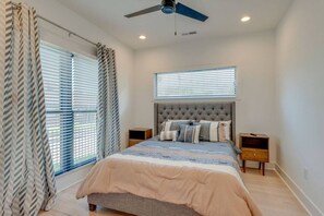 4 bedrooms, iron/ironing board, WiFi