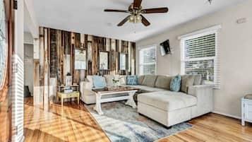 Smart-tv en een tafeltennistafel