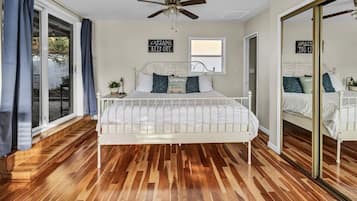 3 slaapkamers, een bureau, een strijkplank/strijkijzer, reisbedje