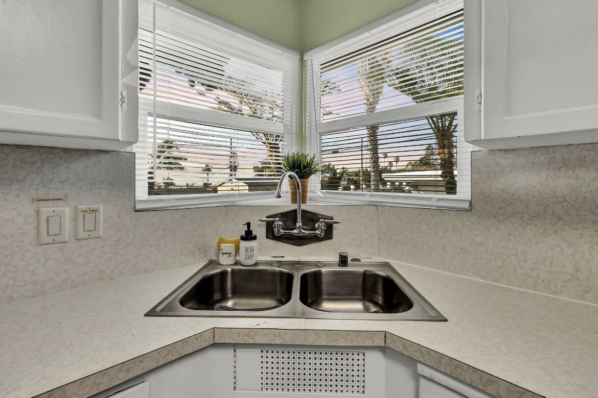 Kylskåp, mikrovågsugn, ugn och spishäll