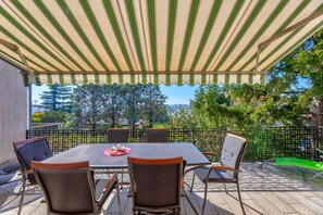 Outdoor dining - Holiday apartment with barbecue close to the beach (Selce)