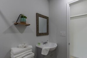 Bathroom - 2 Beds | Private Waterfront Home - Canyon Lake | Bldg 3, Private Waterfront Tiny Home -Canyon Lake | (Canyon Lake)