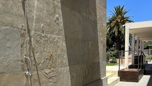 تفاصيل الفندق من الخارج