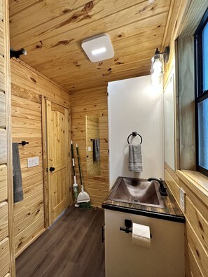 Luokittelematon kuva, 5 kautta 46, painike