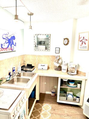 Fridge, microwave, oven, stovetop - Sandy Feet Retreat  - At Symphony Beach Club! (Ormond Beach)