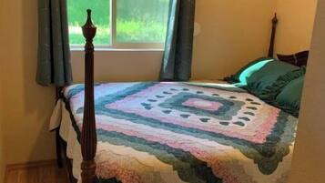2 bedrooms, iron/ironing board, travel cot, free WiFi