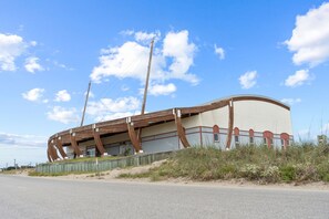 Exterior - Oceanfront Dog Friendly Home in Hatteras with Close Beach Access (Hatteras)