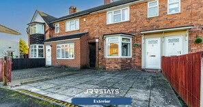 Exterior - Bordesley - 3 Bedroom, Sleeps 7, Wi-Fi near Heartland Hospital, Airport & NEC (West Midlands)