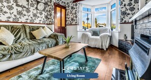 TV - Bordesley - 3 Bedroom, Sleeps 7, Wi-Fi near Heartland Hospital, Airport & NEC (West Midlands)