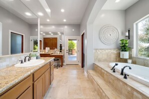 Hiustenkuivaaja, pyyhkeet, saippua, sampoo