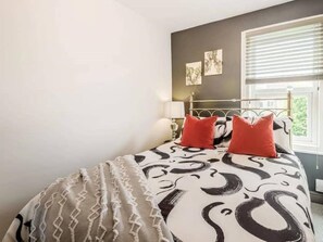2 bedrooms, desk, iron/ironing board, travel crib
