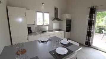 Rumah, 2 kamar tidur, akses ke kolam renang, area taman (Gîte L'Amandier) | Area keluarga