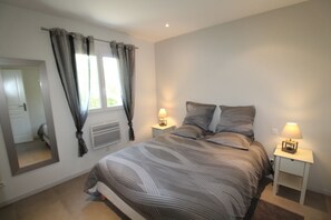 House, 2 Bedrooms, Pool Access, Garden Area (Gîte Le Néflier) | 2 bedrooms, premium bedding, iron/ironing board, free WiFi - Le Mas de Molines (Vogue)