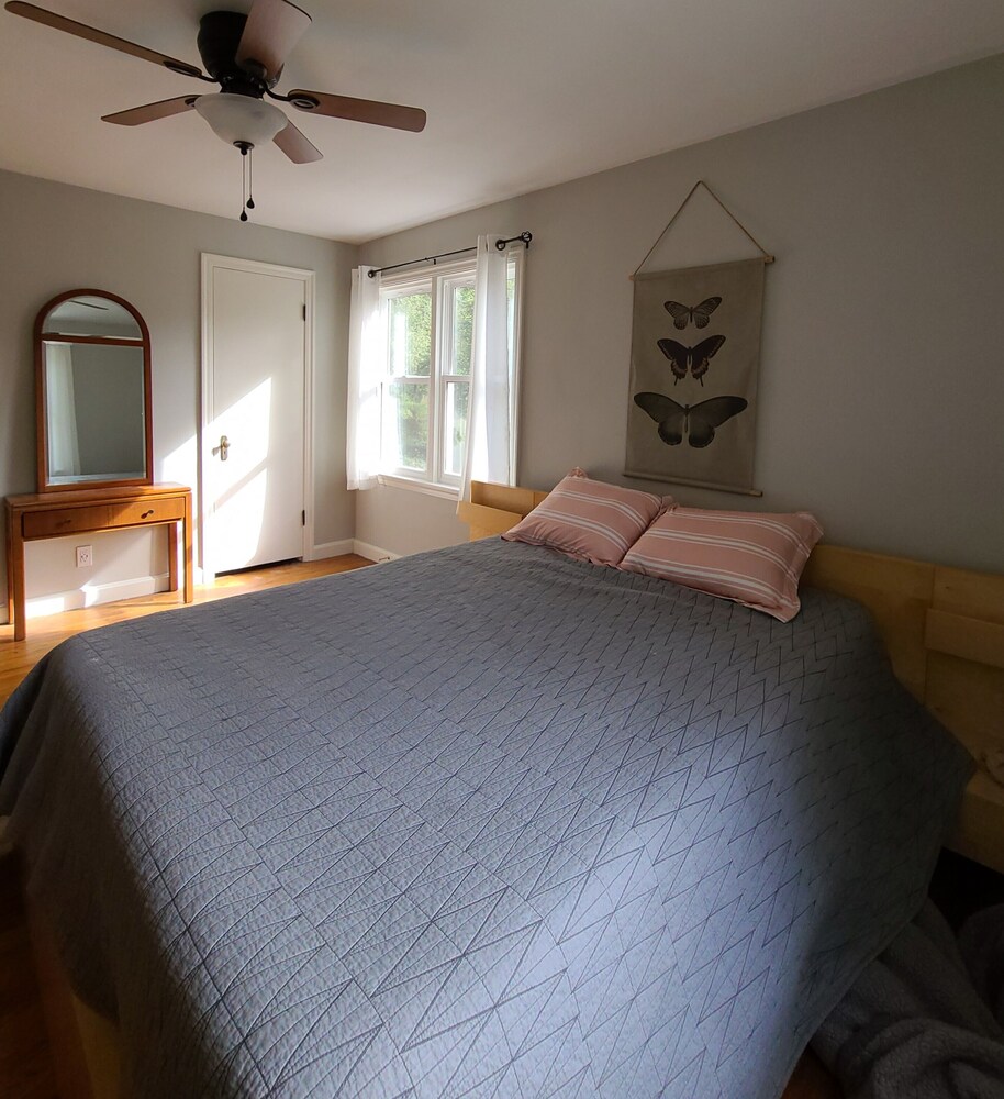 Westnedge Hill Home3 minutes from downtown Kalamazoo Vrbo