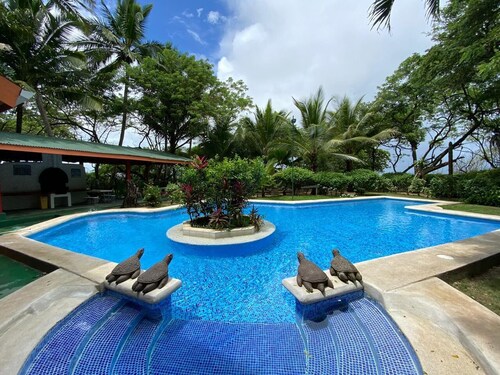 Beachfront Villa in Playa Grande, Private Pool & Patio, 4BR/3BA, Private Parking