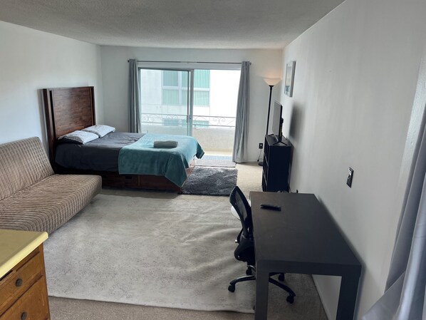 1 bedroom, desk, free WiFi, bed sheets